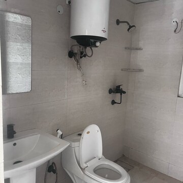 Bathroom in 3.5 BHK Apartment at Ajnara Daffodil, Sector 137 – for Rent