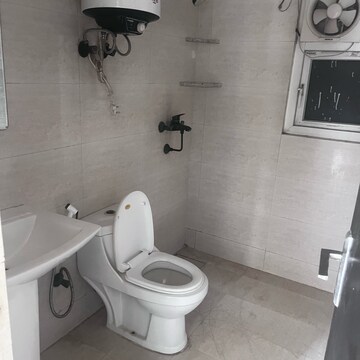 Bathroom in 3.5 BHK Apartment at Ajnara Daffodil, Sector 137 – for Rent