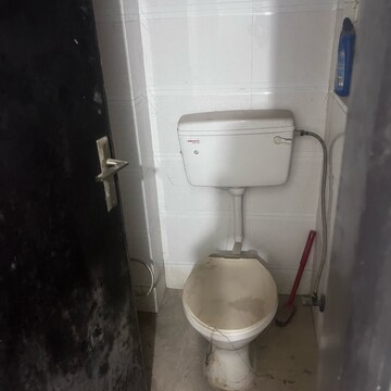 Bathroom in 3.5 BHK Apartment at Ajnara Daffodil, Sector 137 – for Rent