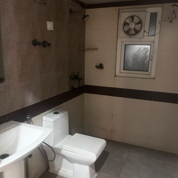 Bathroom in 3.5 BHK Apartment at Ajnara Daffodil, Sector 137 – for Rent