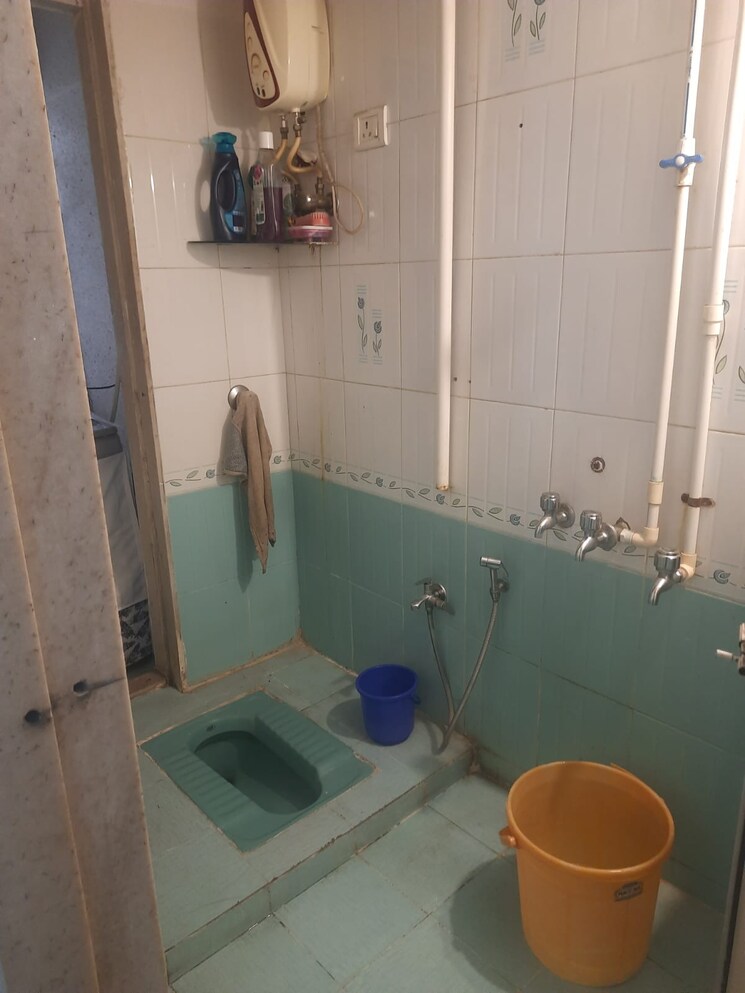 Bathroom, shree-drushti 2 Bedroom 850 Sq.Ft. Apartment In Ghodbunder Road Thane 9098151