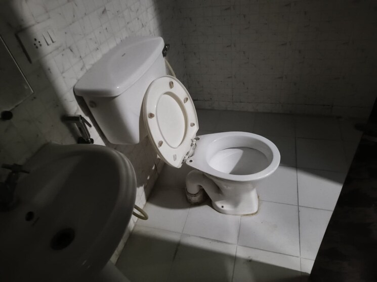 Bathroom, gaur-city-6th-avenue 3.5 Bedroom 1470 Sq.Ft. Apartment In Sector 4 Greater Noida Greater Noida 9098200