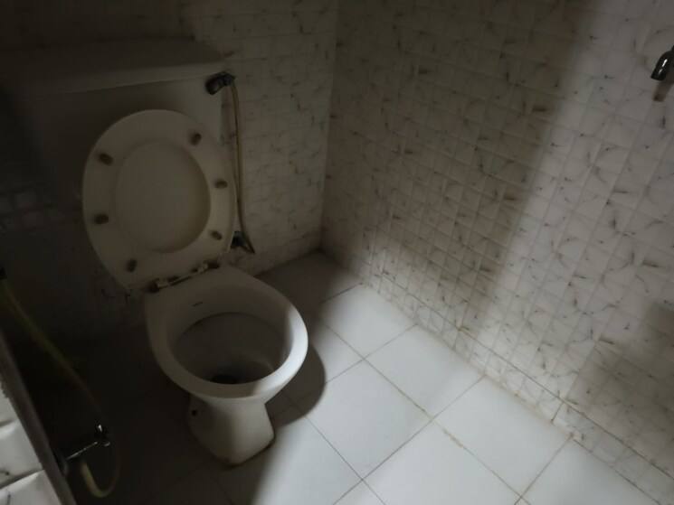 Bathroom, gaur-city-6th-avenue 3.5 Bedroom 1470 Sq.Ft. Apartment In Sector 4 Greater Noida Greater Noida 9098200