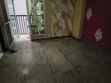 Room in 3.5 BHK Apartment at Gaur City 6th Avenue, Sector 4 Greater Noida – for Rent