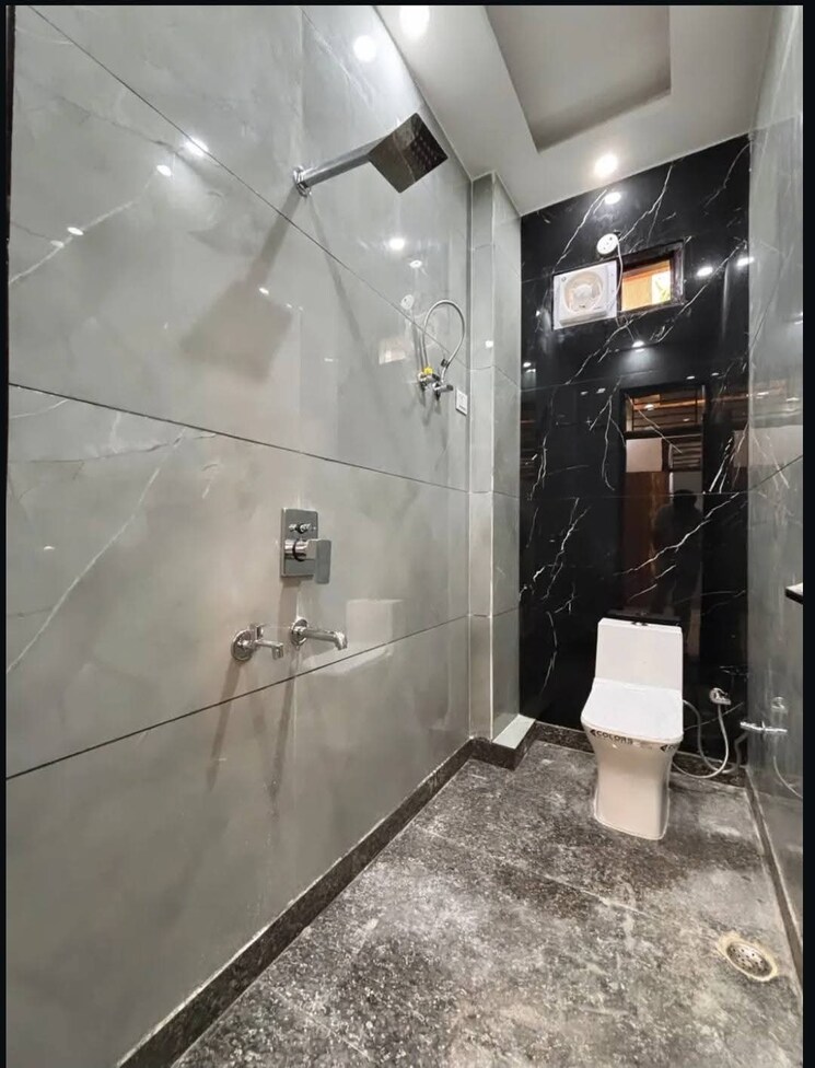 Bathroom, sa-homes-i 4 Bedroom 456 Sq.Yd. Independent House In Uttam Nagar Delhi 9098190