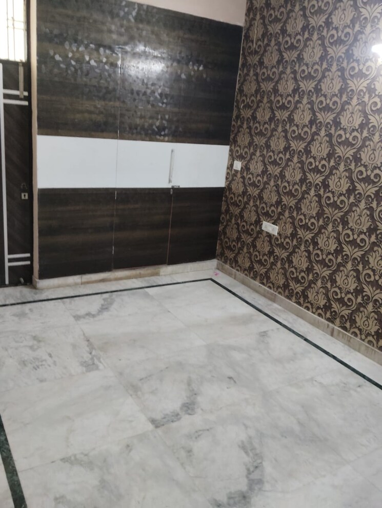 Room, green fields colony 3 Bedroom 220 Sq.Yd. Builder Floor In Green Fields Colony Faridabad 9098192