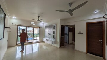 Room in 2 BHK Apartment at Kalpataru Hills, Manpada – for Rent