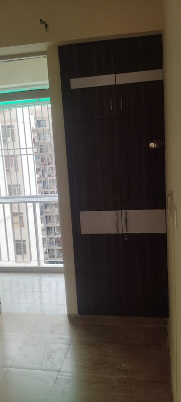 Furnished Amenities in 3 BHK Apartment at Auric City Homes, Sector 82 – for Rent