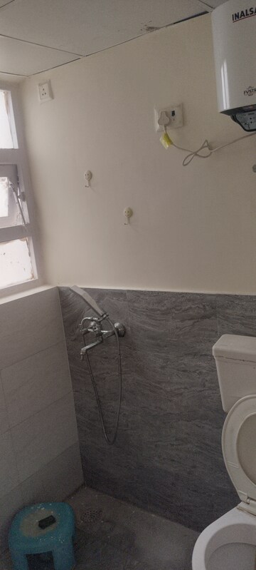 Furnished Amenities in 3 BHK Apartment at Auric City Homes, Sector 82 – for Rent