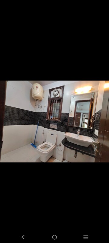 Team Area in 3 BHK Builder Floor at Saket – for Rent