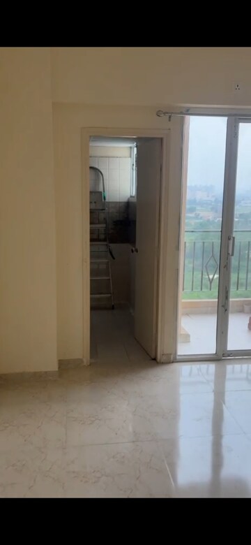 Room in 2.5 BHK Apartment at Signature Global Golf Greens, Sector 79 – for Rent