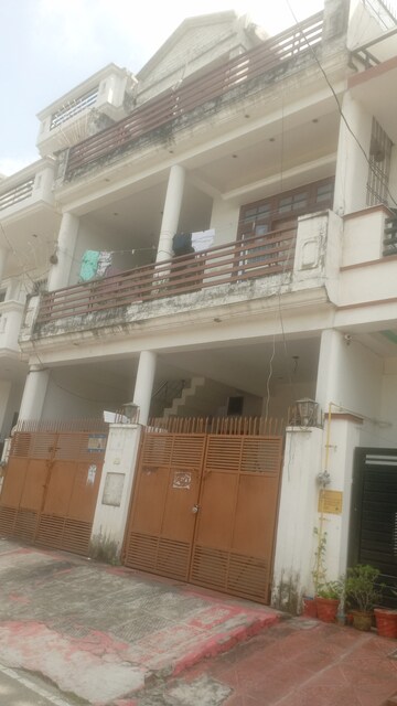 Kitchen in 2 BHK Independent House at Vishesh Khand, Gomti Nagar – for Rent