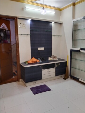 Room in 2 BHK Apartment at Panch Pakhadi – for Rent