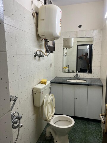 Bathroom in 2 BHK Builder Floor at DLF Pink Town House, Dlf City Phase 3 – for Rent