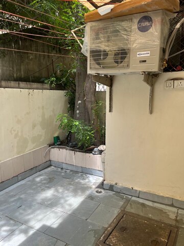 Balcony in 2 BHK Builder Floor at DLF Pink Town House, Dlf City Phase 3 – for Rent