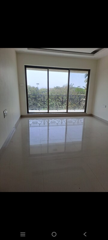 Room in 3 BHK Apartment at Chandra Hans Apartment, Juhu – for Rent