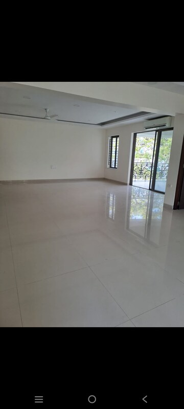 Room in 3 BHK Apartment at Chandra Hans Apartment, Juhu – for Rent