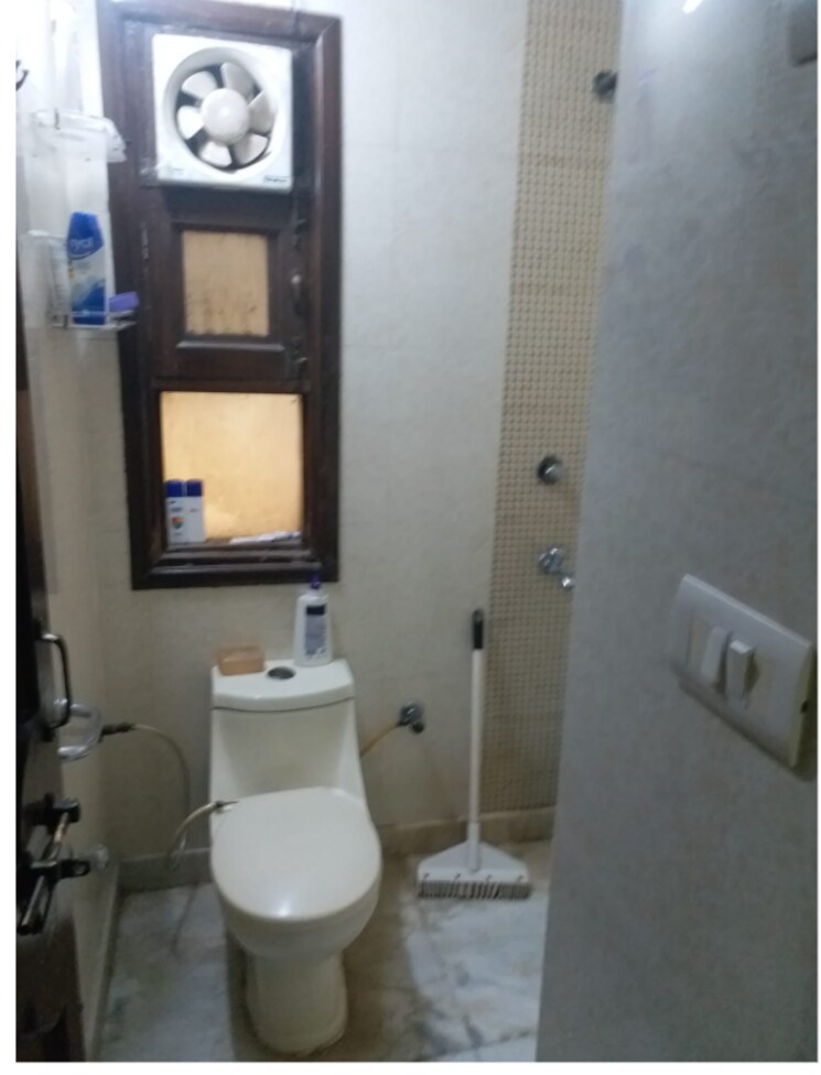 Bathroom, rohini sector 9 3 Bedroom 1250 Sq.Ft. Apartment In Rohini Sector 9 Delhi 9098530