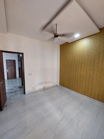 Room in 4 BHK Independent House at Meerut Cantt – for Sale