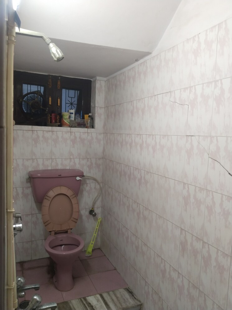 Bathroom, gomti nagar 1 RK 300 Sq.Ft. Builder Floor In Gomti Nagar Lucknow 9098577