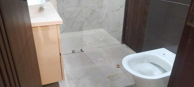 Bathroom, sector 16 4 Bedroom 3150 Sq.Ft. Builder Floor In Sector 16 Faridabad 9098594
