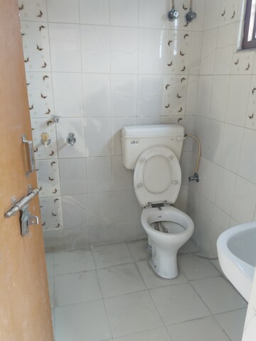 Bathroom in 1 RK Builder Floor at Gomti Nagar – for Rent