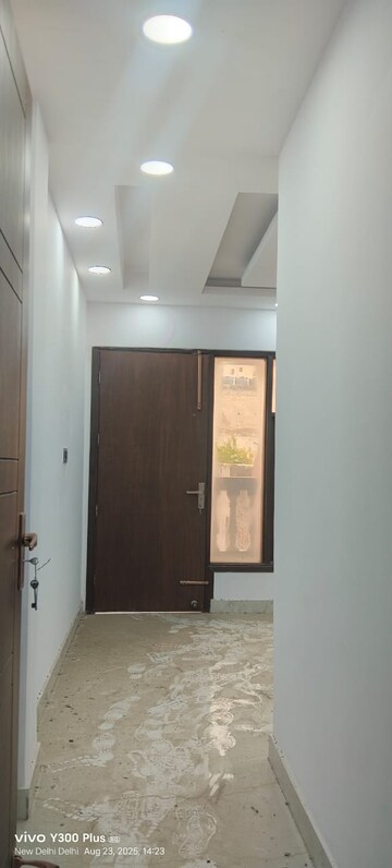 Room in 3 BHK Builder Floor at Govindpuri – for Rent