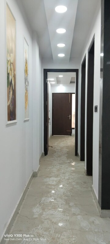 Building Lobby in 3 BHK Builder Floor at Govindpuri – for Rent
