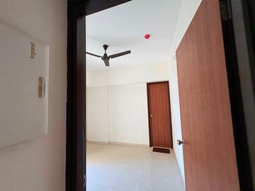 Room in 1 BHK Apartment at Lodha Amara, Sandoz Baug – for Rent