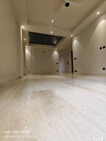 Room in 3 BHK Builder Floor at Saket – for Rent