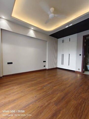 Room in 3 BHK Builder Floor at Saket – for Rent