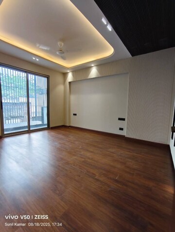 Room in 3 BHK Builder Floor at Saket – for Rent
