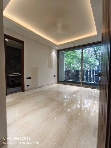 Room in 3 BHK Builder Floor at Saket – for Rent