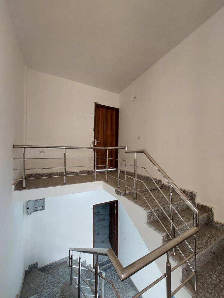 undefined, meerut cantt 3 Bedroom 109 Sq.Yd. Independent House In Meerut Cantt Meerut 9098744