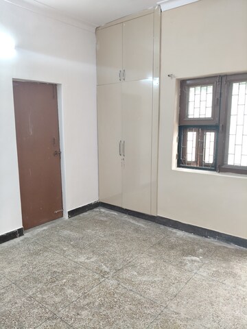 Room in 3 BHK Independent House at Sector 16 – for Rent