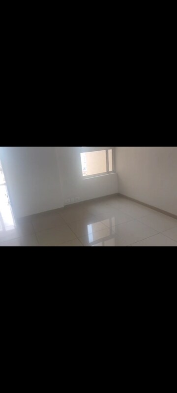 Room in 2 BHK Apartment at Wave Dream Homes, Wave City – for Rent