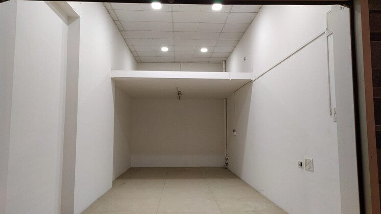 Room, sara-city Commercial Shop 179 Sq.Ft. In Chakan Pune 9098777