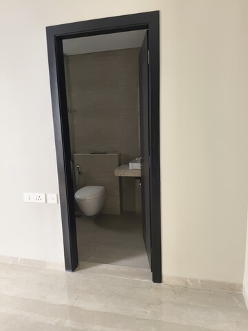 Room in 3 BHK Apartment at Oberoi Sky City, Borivali East – for Rent