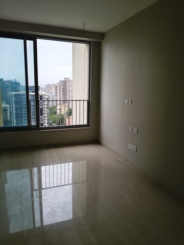 Room in 3 BHK Apartment at Oberoi Sky City, Borivali East – for Rent