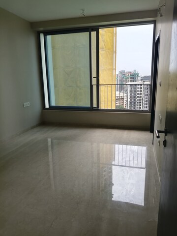 Room in 3 BHK Apartment at Oberoi Sky City, Borivali East – for Rent