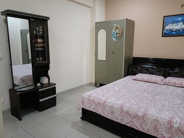 Master Bedroom in 4 BHK Apartment at Steller Mi Legacy, Zeta I Greater Noida – for Rent