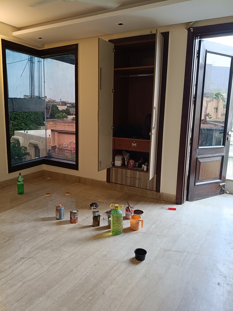 Room, new friends colony 6 Bedroom 503 Sq.Yd. Independent House In New Friends Colony Delhi 9098882