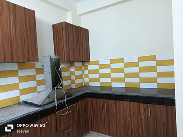 Team Area in 3 BHK Builder Floor at Paryavaran Complex – for Rent