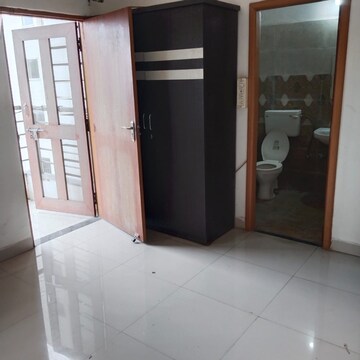 Attached Bathroom in 3 BHK Apartment at Hoshangabad Road – for Rent