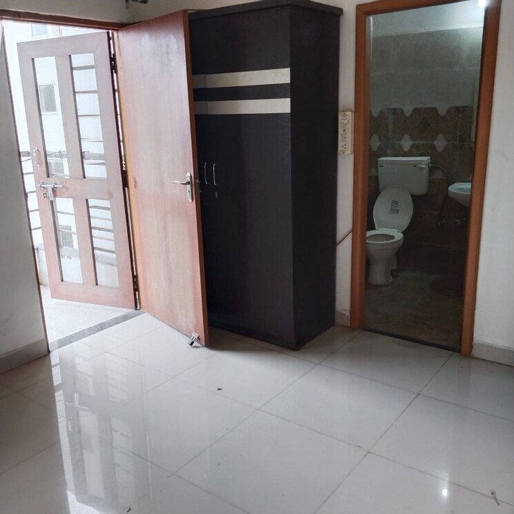Attached Bathroom, hoshangabad road 3 Bedroom 1500 Sq.Ft. Apartment In Hoshangabad Road Bhopal 9098930