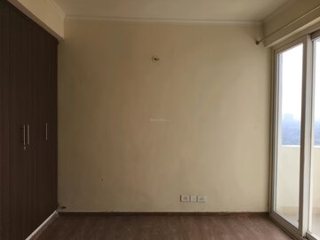 Room in 3 BHK Apartment at Amrapali Leisure Valley, Tech Zone 4 Greater Noida – for Sale