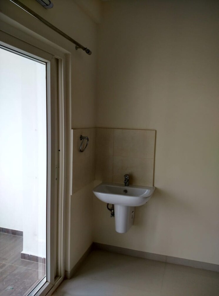 Bathroom, r-r-dheeraj-lakefront 3 Bedroom 1730 Sq.Ft. Apartment In Dasarahalli Main Road Bangalore 9098944