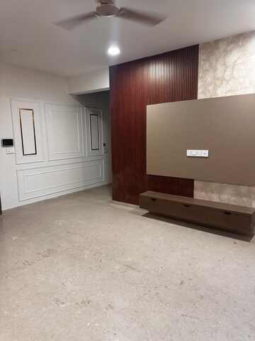 Room in 3 BHK Apartment at Birla Navya, Sector 63a – for Rent