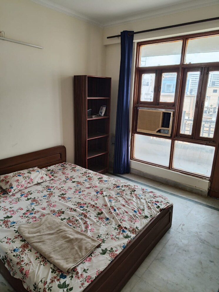 Bedroom, shiv-shakti-apartments-gurgaon 3 Bedroom 1350 Sq.Ft. Apartment In Sector 54 Gurgaon 9098926