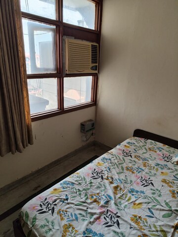 Room in 3 BHK Apartment at Shiv Shakti Apartments Gurgaon, Sector 54 – for Rent